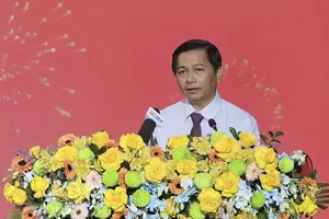 Đồng chí Trần Văn Lâu, Ủy viên Trung ương Đảng, Bí thư Tỉnh ủy Vĩnh Long phát biểu