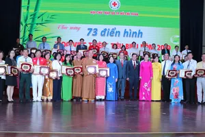 Các điển hình "Hoa việc thiện" được tuyên dương cấp thành phố