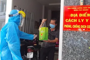 Đội Đồng hành cùng F0 khỏi bệnh đến từng nhà F0 tặng thuốc, thăm khám, tư vấn sức khỏe