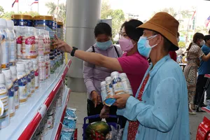 Người bệnh hiểm nghèo tại Bệnh viện Quân y 175 vui sắm tết ngay trong bệnh viện