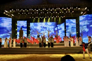 Nhiều tiết mục được trình diễn tại chương trình nghệ thuật tối 16-7