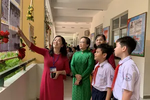 Thầy trò Trường Tiểu học Cao Bá Quát tham quan Không gian Văn hóa Hồ Chí Minh vừa đưa vào hoạt động