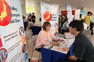 Sinh viên tìm cơ hội việc làm tại Ngày hội việc làm - VLU’S JOB FAIR 2025
