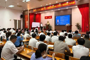 Hơn 400 cán bộ, công chức quận Phú Nhuận tham gia lớp tập huấn ứng dụng trí tuệ nhân tạo (AI) sáng 14-4