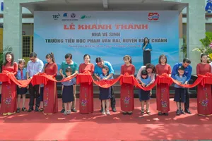 Đưa vào hoạt động nhà vệ sinh tại Trường Tiểu học Phạm Văn Hai 