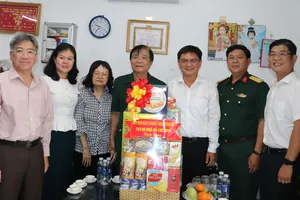 Trưởng Ban Tuyên giáo và Dân vận Thành ủy TPHCM Nguyễn Mạnh Cường thăm, tri ân ông Trần Như Hữu