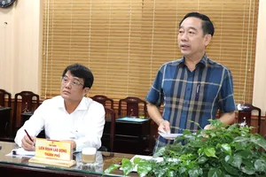 Lãnh đạo LĐLĐ TPHCM trao đổi tại buổi họp Hội đồng sơ tuyển Giải thưởng Tôn Đức Thắng năm 2025