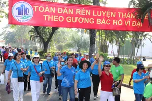 Người dân và cán bộ công chức phường Tân Hưng tham gia Ngày chạy Olympic vì sức khỏe toàn dân năm 2026. Ảnh: THÁI PHƯƠNG