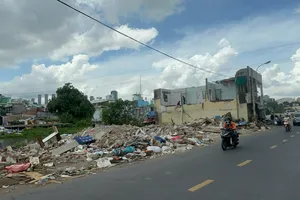 Người dân phường Gia Định bàn giao mặt bằng thực hiện dự án Rạch Xuyên Tâm