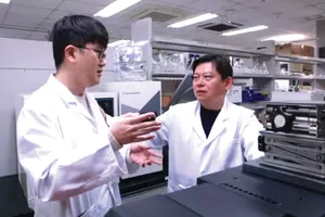 Nghiên cứu bán dẫn phân tích cấu trúc pin betavoltaic sử dụng đồng vị phóng xạ an toàn. Ảnh: The Brighterside