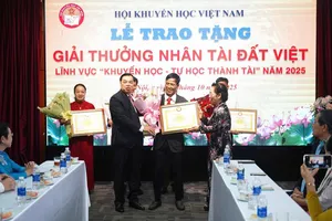 Nhà sáng chế “tay ngang” vì cộng đồng