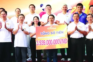 Hơn 1.000 người đi bộ gây quỹ chăm lo người khó khăn