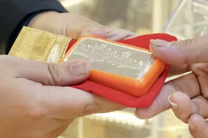 Thị trường bạc sôi động và... rủi ro