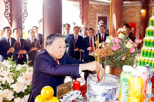 Tổng Bí thư Tô Lâm dâng hoa, dâng hương tưởng niệm Chủ tịch Hồ Chí Minh