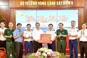 Lãnh đạo Trung ương, TPHCM thăm, chúc tết các cá nhân, đơn vị