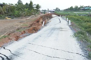 Đồng bằng sông Cửu Long: Vì sao sụt lún, sạt lở giữa mùa khô?