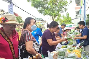 Rau sạch từ trang trại đến bàn ăn