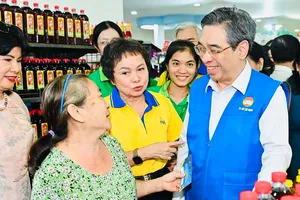 Cầu nối giữa chính sách và lòng dân