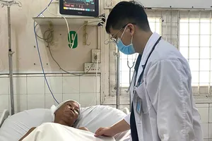Người phụ nữ nhặt ve chai cùng cực vì viêm màng não