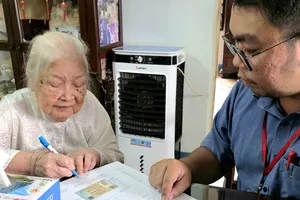 Từng bước giải quyết thủ tục tại nhà cho dân
