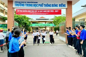 Chật vật tuyển sinh lớp 10
