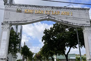 Cổng chào gây lo lắng