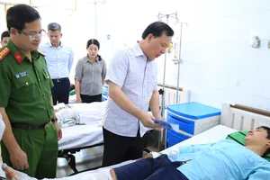 Khẩn trương điều tra nguyên nhân vụ cháy xe khách làm 7 người tử vong