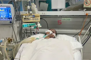 Cứu giúp cô gái 21 tuổi là chỗ dựa của cha mẹ và 2 em