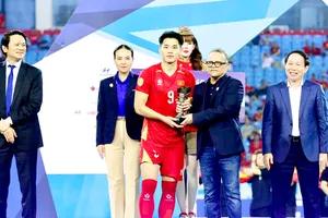 Đường đến vinh quang không trải bằng hoa hồng