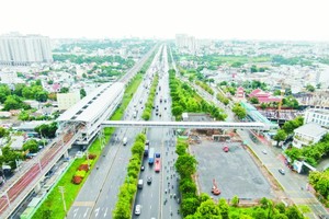 途经守德市和本市的地铁1号线高架段。