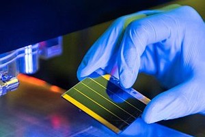 科学家研制出窗户太阳能电池板