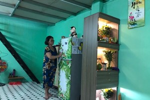 黎氏香在获辅助修葺经费的房子里。