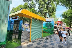 公厕在第一郡黎笋街8至12号“黄金地段” 装设。