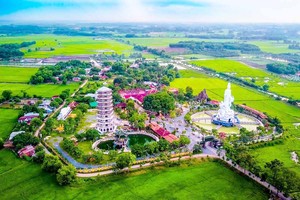 西宁省黑婆山是备受游客青睐的旅游景点。