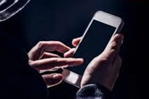 “连环电话”或会令人轻信而“中招”。