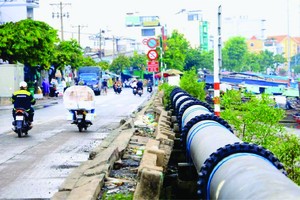 陈春撰街多个路段严重损坏。