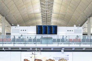 电影《九龙城寨之围城》的经典场景在香港国际机场重现。