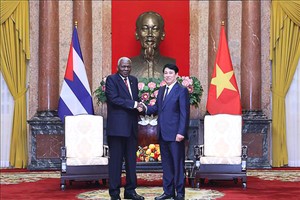 国家主席梁强接见主席埃斯特万·拉索·埃尔南德斯。