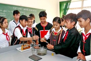 少数民族学生、大学生获提供多项学习辅助政策。