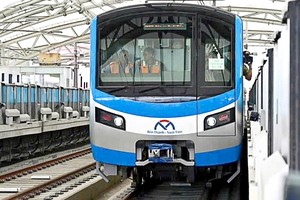 地铁1号线17班列车随时投入运营