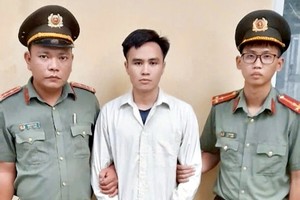 歹徒陈克德在公安机关。