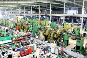 本市古芝县新富中工业区钳义股份公司生产分厂一隅。