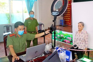 公安部已为民众签发逾8790万张芯片公民身份证。此外，接收逾7980万份电子定名卷宗，并已激活逾5830万个账户。