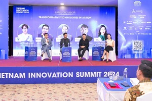 在2024年越南革新创新峰会，“现实技术变革：机遇与挑战”是演讲家分享的问题之一。