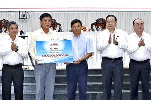 国会主席陈青敏与后江省选民接触