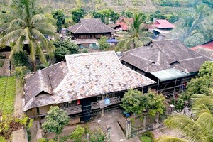 奠边省芒莱市石屋顶高脚屋独具一格