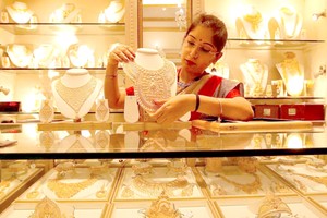 印度一家金铺。