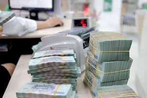 自明日起银行须按规定确定持股比例