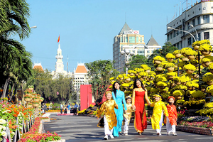 每逢春节，阮惠花街可谓热门景点之一。