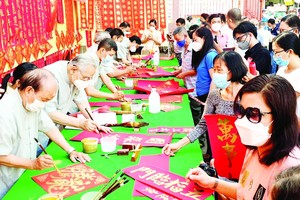 “慈善挥春”活动今日上午举行